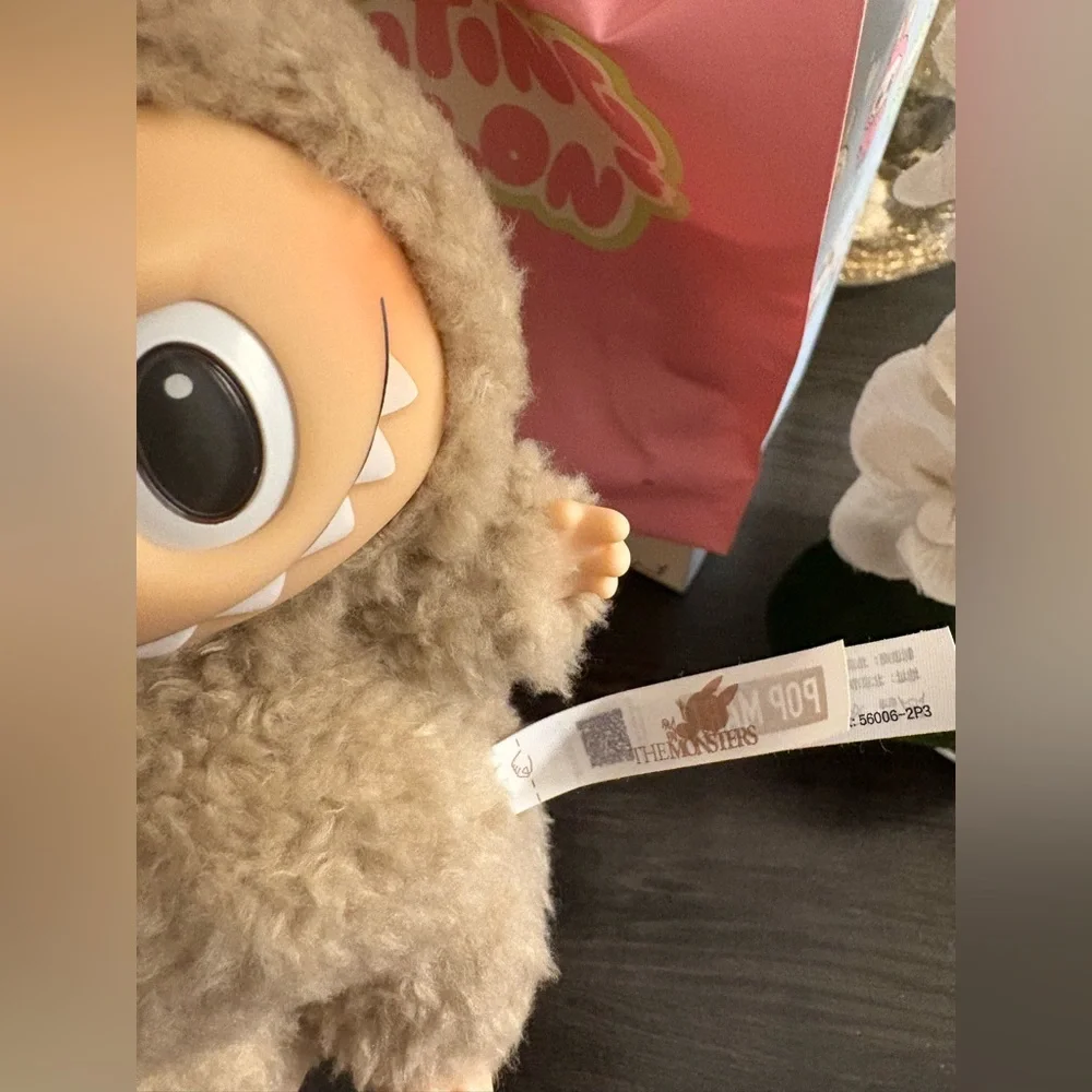 Authentic Labubu Exciting Macaron Toffee - Picture 4 of 10